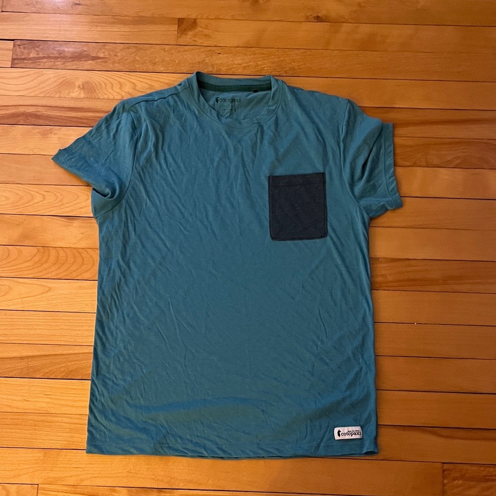 Cotopaxi tshirt men’s medium
